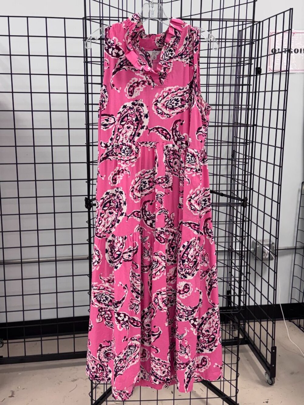 Crown & Ivy Pink/White/Black Paisley Dress Size XL